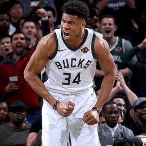 世界杯手机直播app下载-赛季首次15+逆转！塔克加盟雄鹿替补控卫存隐忧